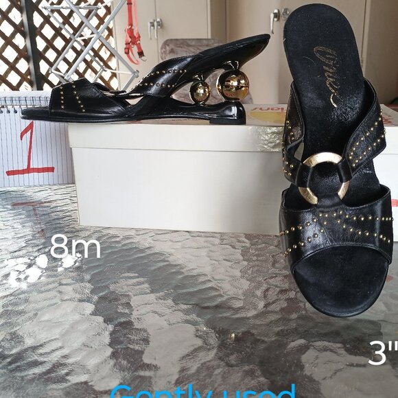 Onyx size 8 black with gold details 3-in heel black with gold balls - Picture 1 of 1